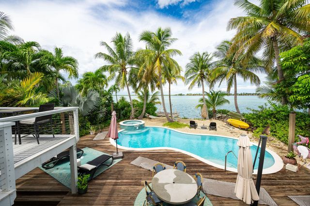 78 Bay Drive, Saddlebunch, FL 33040