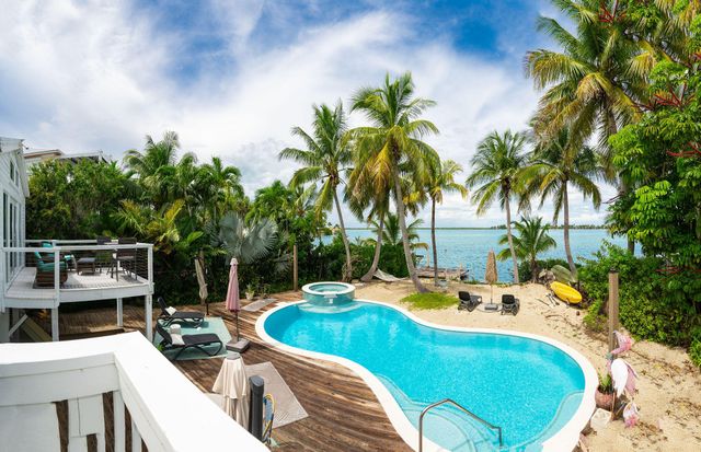 78 Bay Drive, Saddlebunch, FL 33040