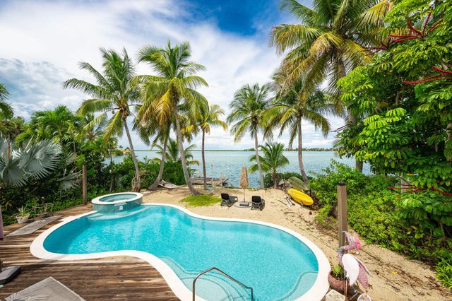 78 Bay Drive, Saddlebunch, FL 33040