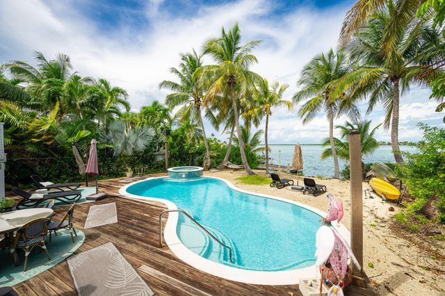 78 Bay Drive, Saddlebunch, FL 33040