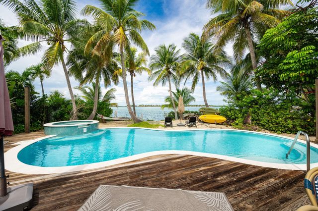 78 Bay Drive, Saddlebunch, FL 33040