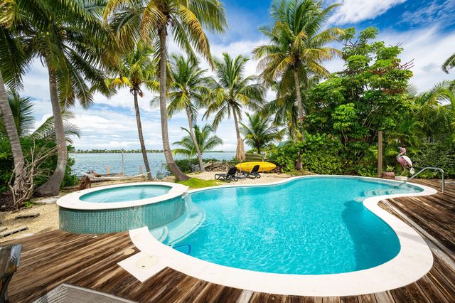 78 Bay Drive, Saddlebunch, FL 33040