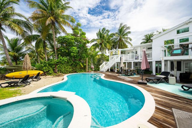 78 Bay Drive, Saddlebunch, FL 33040