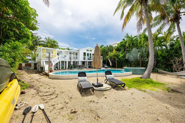 78 Bay Drive, Saddlebunch, FL 33040