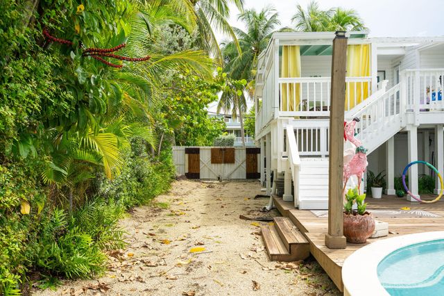 78 Bay Drive, Saddlebunch, FL 33040