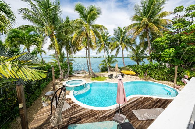 78 Bay Drive, Saddlebunch, FL 33040