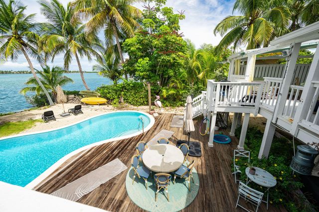 78 Bay Drive, Saddlebunch, FL 33040