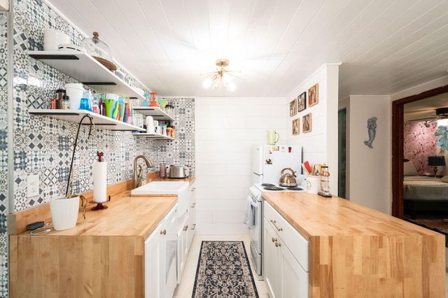 78 Bay Drive, Saddlebunch, FL 33040