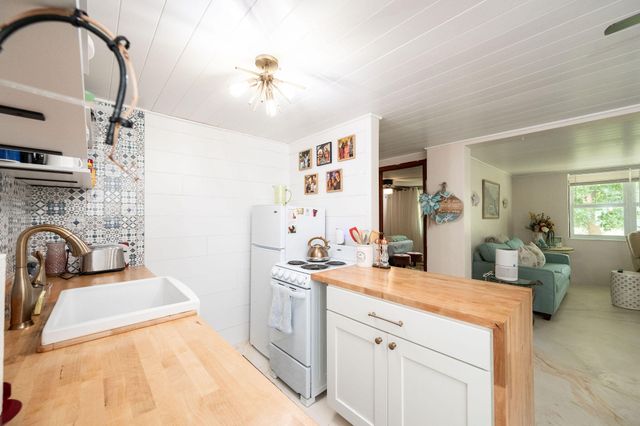 78 Bay Drive, Saddlebunch, FL 33040