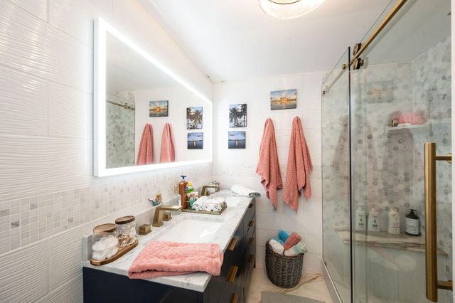 78 Bay Drive, Saddlebunch, FL 33040