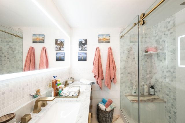 78 Bay Drive, Saddlebunch, FL 33040