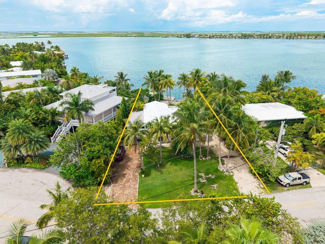 78 Bay Drive, Saddlebunch, FL 33040