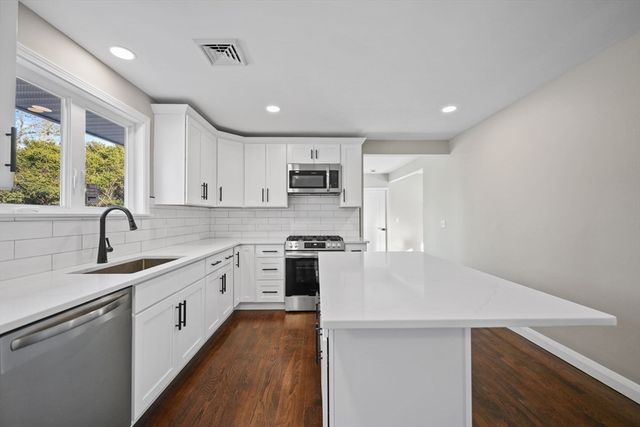 837 Main Road, Westport, MA 02790