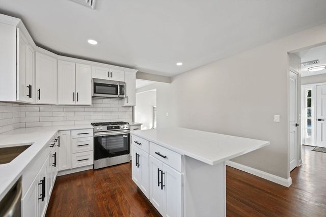 837 Main Road, Westport, MA 02790