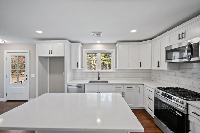 837 Main Road, Westport, MA 02790