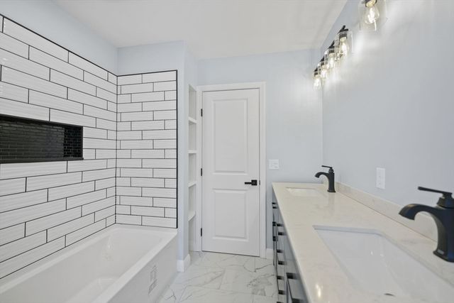 837 Main Road, Westport, MA 02790