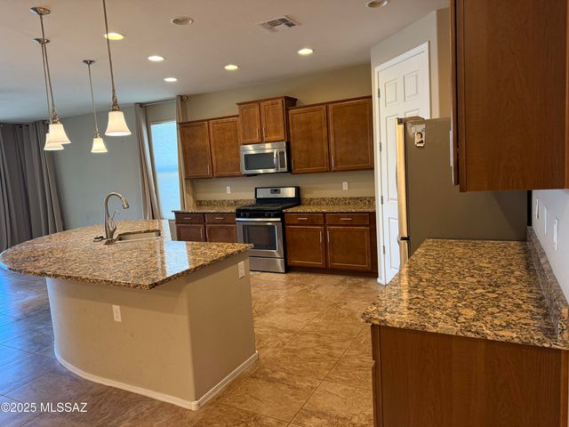 13834 E Cardemore Drive, Vail, AZ 85641