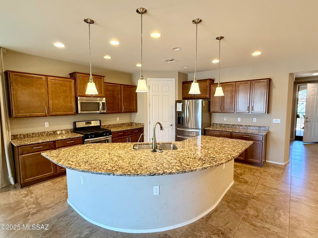 13834 E Cardemore Drive, Vail, AZ 85641