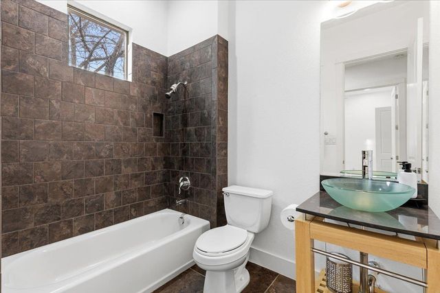 512 Sunny LN A, Austin, TX 78704