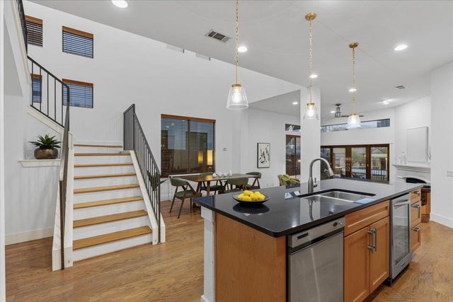 512 Sunny LN A, Austin, TX 78704