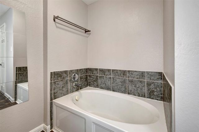 1930 Greenbriar Colony Drive, Houston, TX 77032