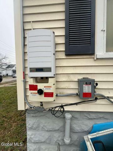 8 Chester Street, Schenectady, NY 12304