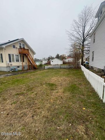 8 Chester Street, Schenectady, NY 12304