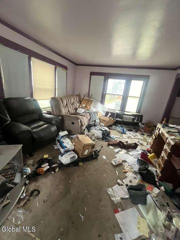 8 Chester Street, Schenectady, NY 12304