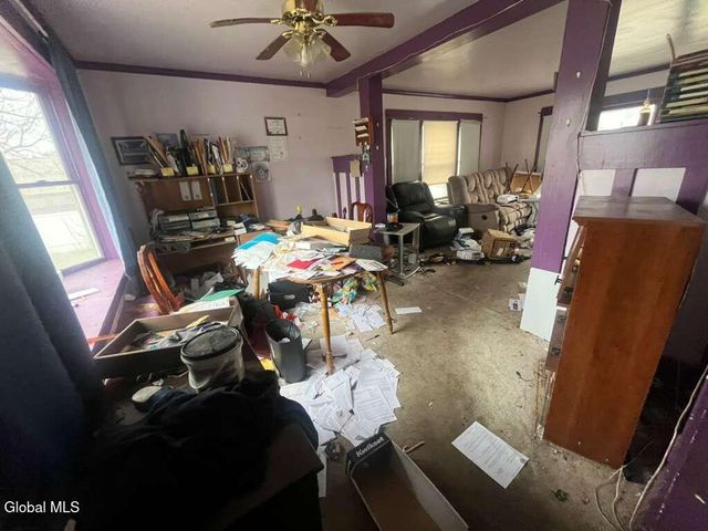 8 Chester Street, Schenectady, NY 12304