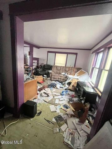 8 Chester Street, Schenectady, NY 12304