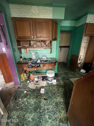 8 Chester Street, Schenectady, NY 12304