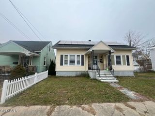 8 Chester Street, Schenectady, NY 12304