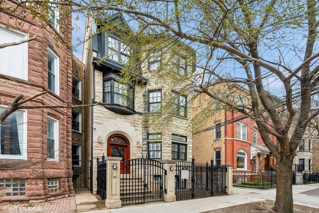 746 W Belden Avenue 1, Chicago, IL 60614
