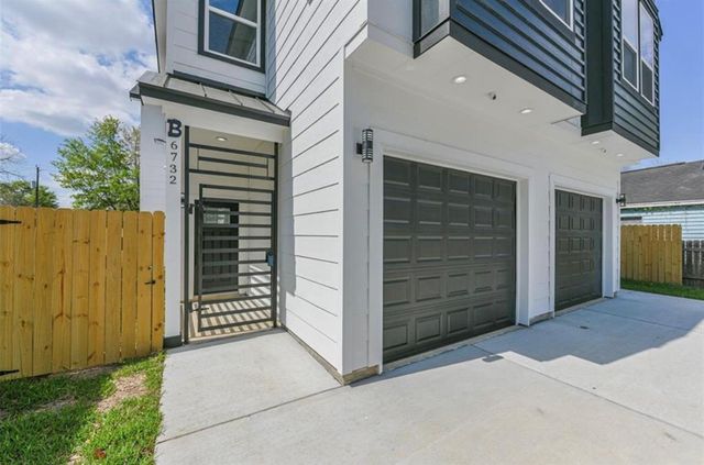 6732 Goforth, Houston, TX 77021