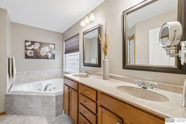 4733 W High Ridge Road, Lincoln, NE 68522