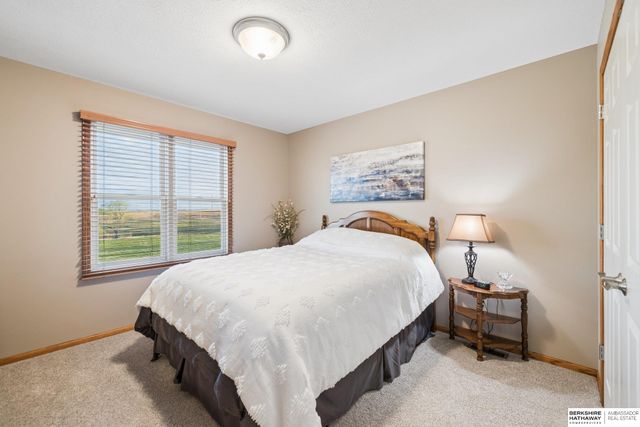 4733 W High Ridge Road, Lincoln, NE 68522
