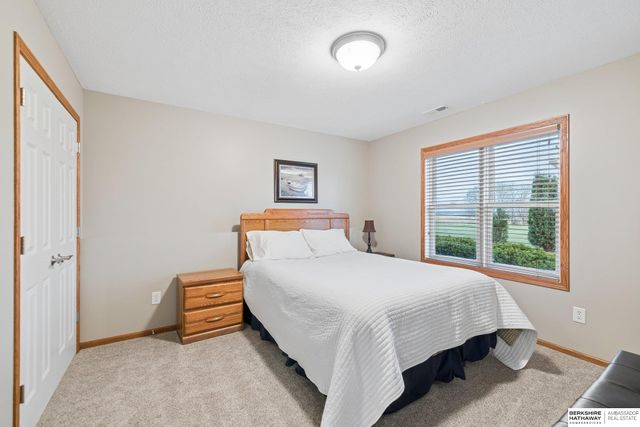 4733 W High Ridge Road, Lincoln, NE 68522