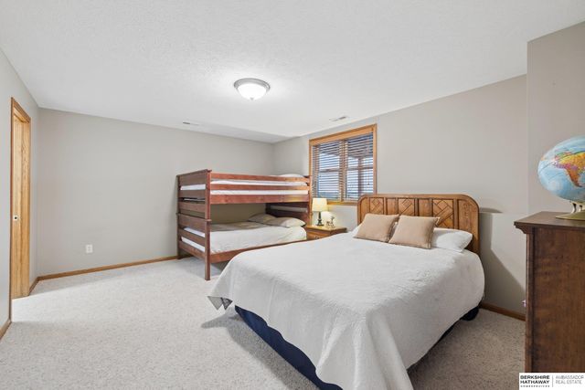 4733 W High Ridge Road, Lincoln, NE 68522