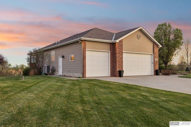 4733 W High Ridge Road, Lincoln, NE 68522