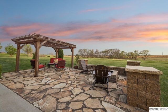 4733 W High Ridge Road, Lincoln, NE 68522