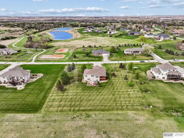 4733 W High Ridge Road, Lincoln, NE 68522