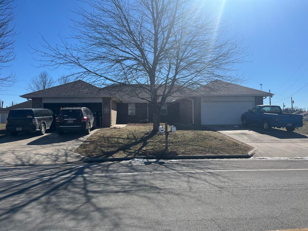 1278 1280 W Butterfield Drive, Nixa, MO 65714