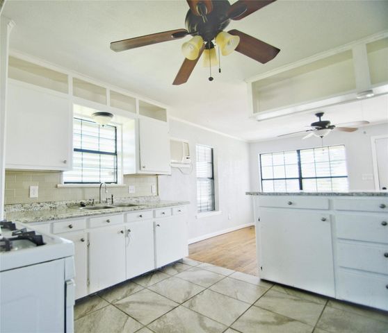 436 9th Street, San Leon, TX 77539