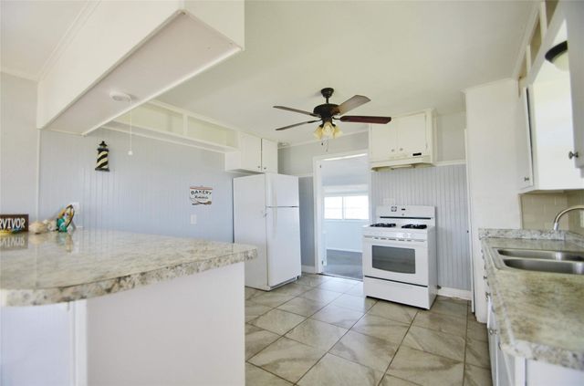 436 9th Street, San Leon, TX 77539