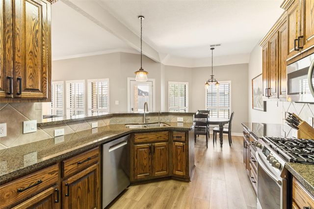 105 Gadwall Drive, Clute, TX 77531