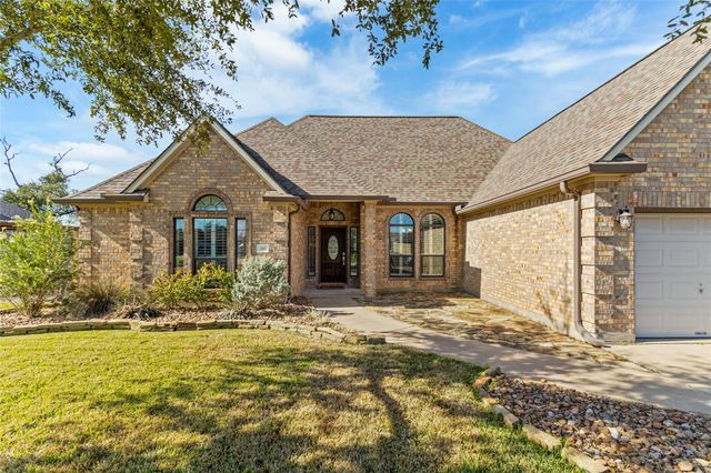 105 Gadwall Drive, Clute, TX 77531