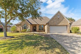 105 Gadwall Drive, Clute, TX 77531
