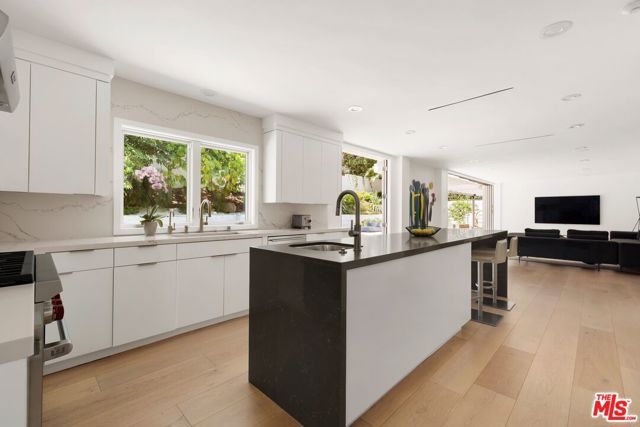 1431 Stradella Road, Los Angeles, CA 90077