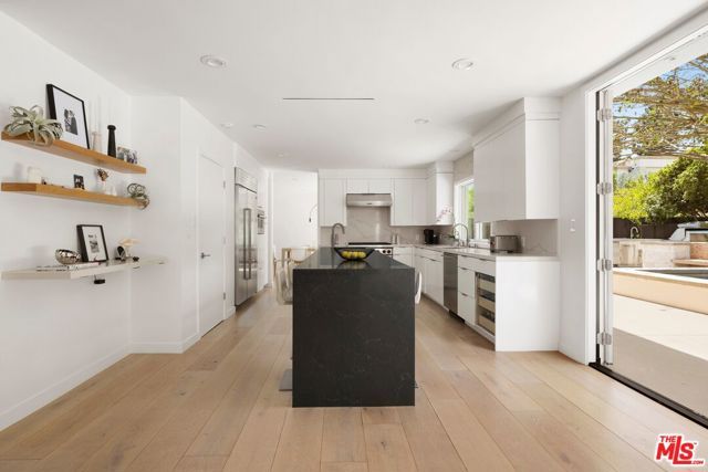 1431 Stradella Road, Los Angeles, CA 90077