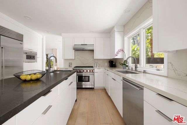 1431 Stradella Road, Los Angeles, CA 90077